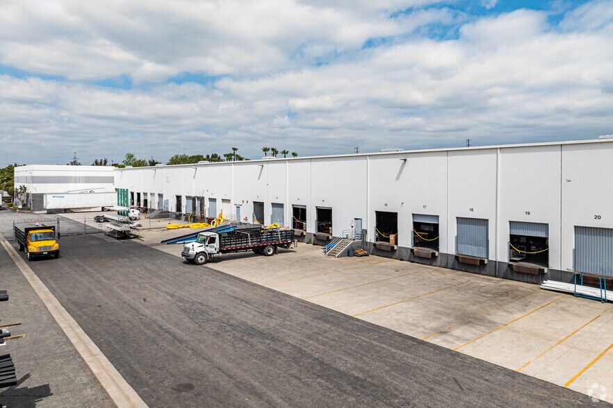 More Photos Of 10509 Business Dr, Fontana Warehouse For Lease