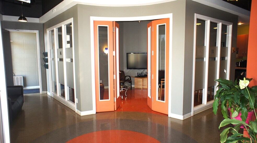 More Photos Of 7316 101 Ave NW, Edmonton Office For Sale