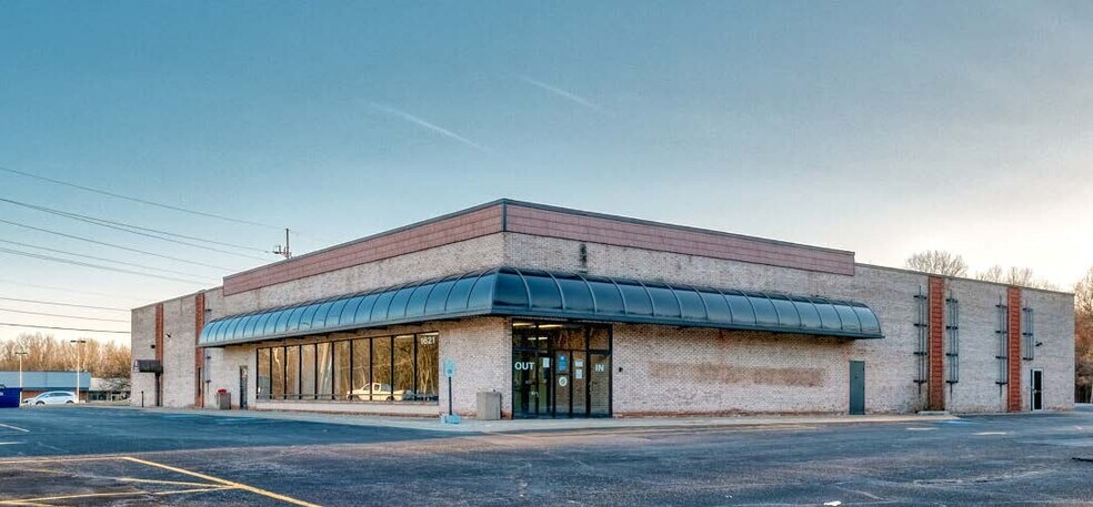 More Photos Of 1551-1623 S Woodland Ave, Michigan City Office For Sale