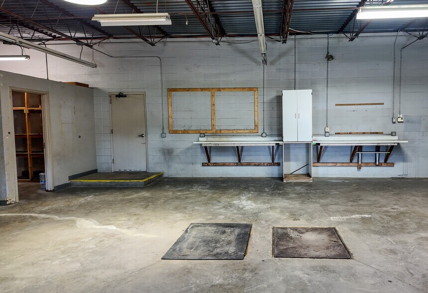 More Photos Of 4201 W 12th St, Sioux Falls Flex For Lease