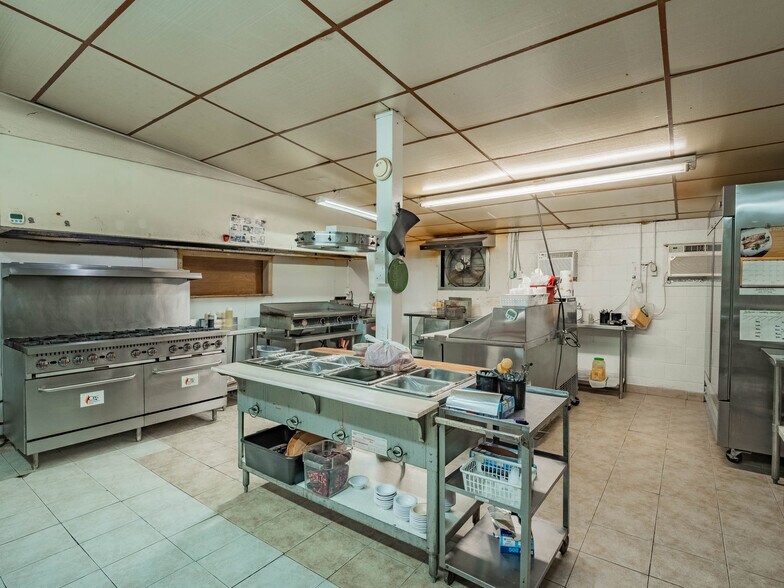 More Photos Of 424 N Texas St, De Leon Restaurant For Sale