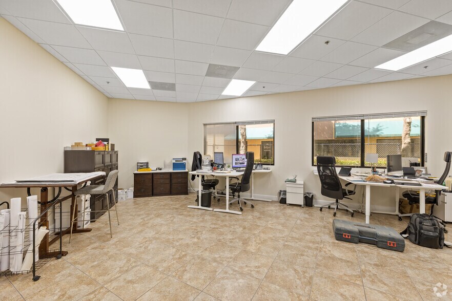 More Photos Of 3200 Fairlane Farms Rd, Wellington Light Distribution For Sale