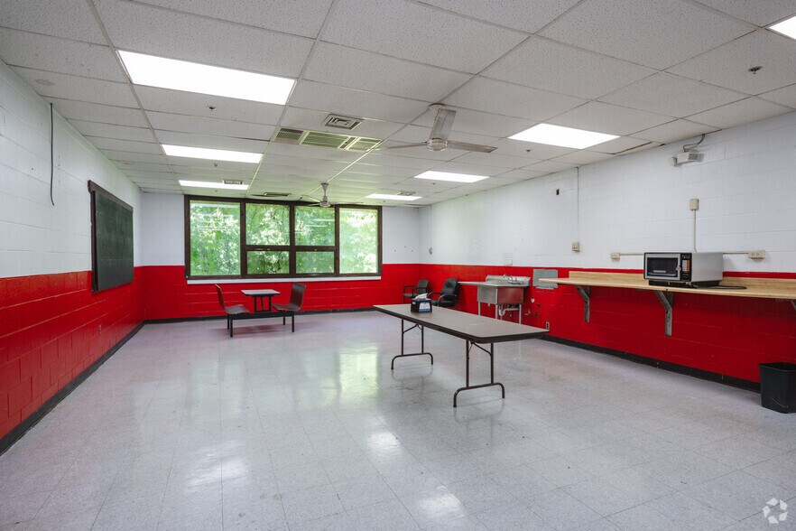 More Photos Of 90 Christ School Rd, Arden Distribution For Lease