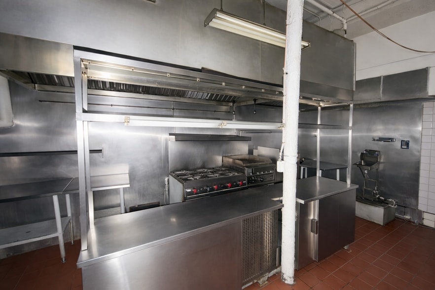 More Photos Of 140 Montague St, Brooklyn General Retail For Lease