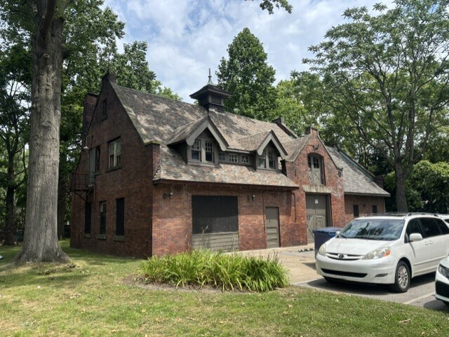 More Photos Of 715 Buchtel Ave, Akron Office For Sale