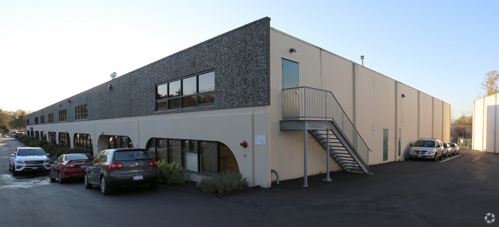 More Photos Of 3653-3665 Wayburne Dr, Burnaby Warehouse For Sale