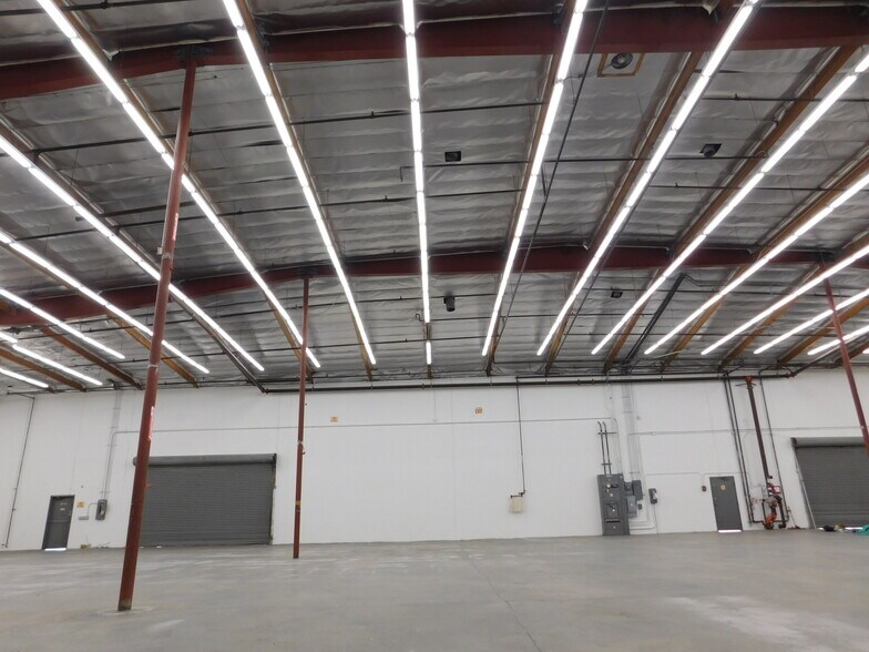More Photos Of 365 E Jefferson Blvd, Los Angeles Warehouse For Lease