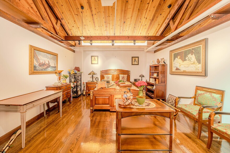 More Photos Of 560 Main St, Fort Lee Freestanding For Sale