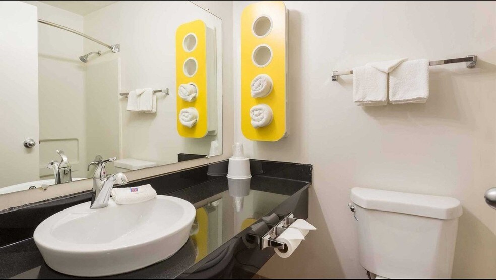 More Photos Of 520 W Desmond St, Winslow Hotel For Sale