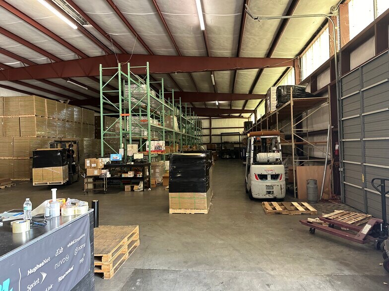 More Photos Of 13610 Rankin Cir E, Houston Warehouse For Lease