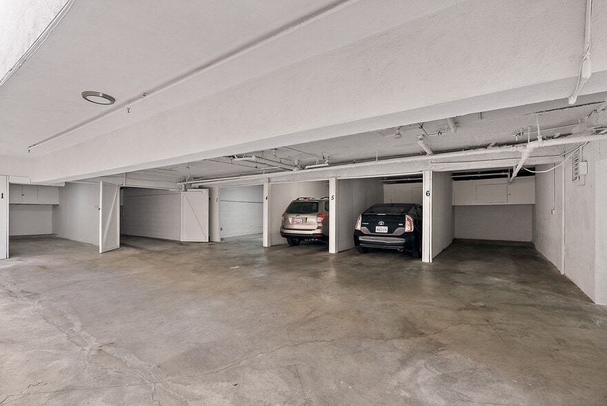 More Photos Of 1900 Dracena Dr, Los Angeles Apartments For Sale