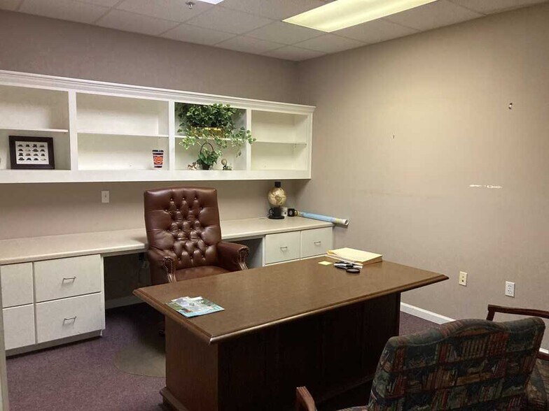 More Photos Of 1036 W Main St, Dothan Light Manufacturing For Sale