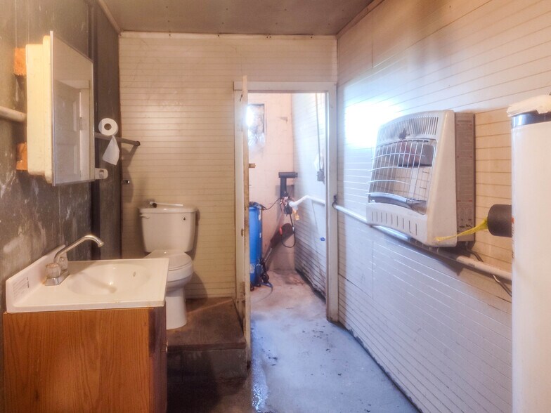 More Photos Of 445 W Maple St, Slater General Retail For Sale