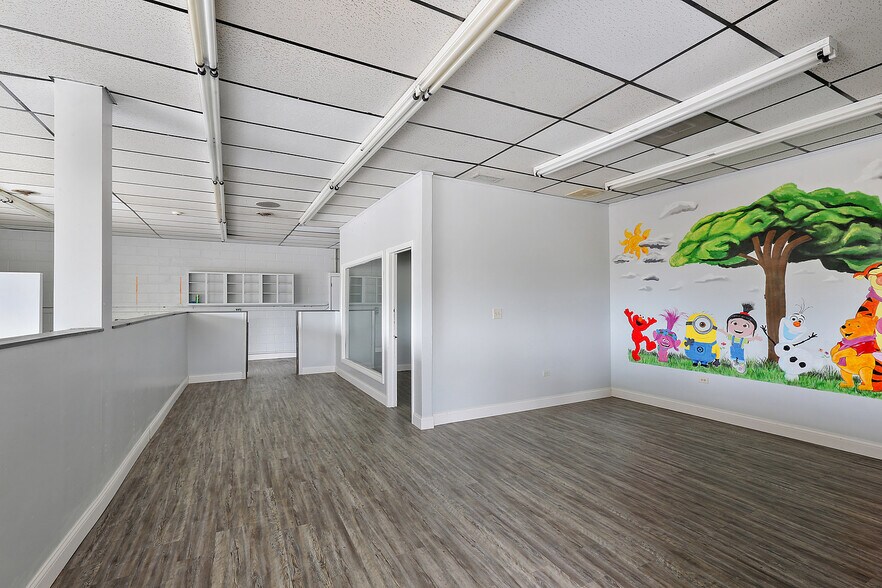 More Photos Of 3333 W 159th St, Markham General Retail For Lease