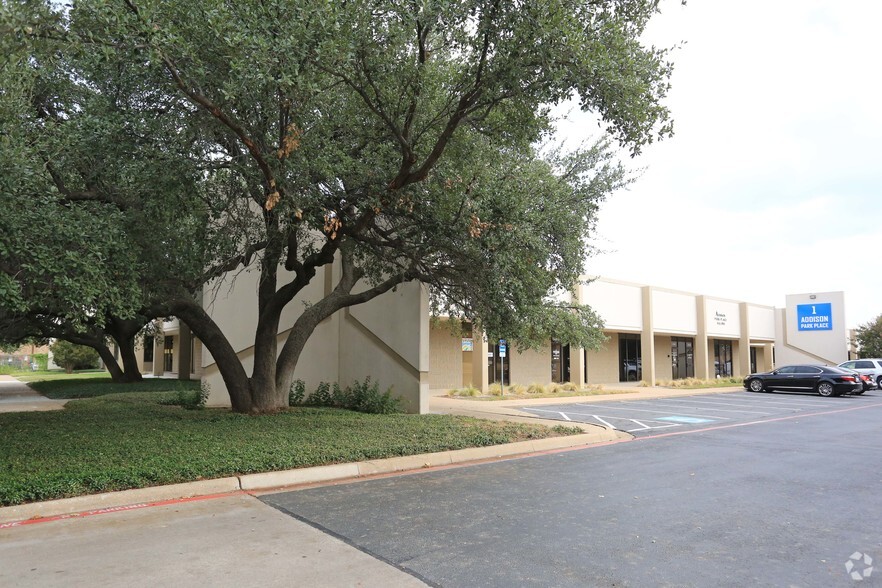 More Photos Of 15026-15080 Beltway Dr, Addison Light Manufacturing For Lease