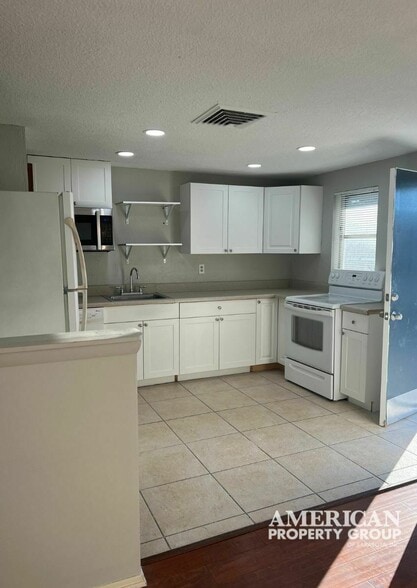 More Photos Of 2619 45th Ave W, Bradenton Apartments For Sale