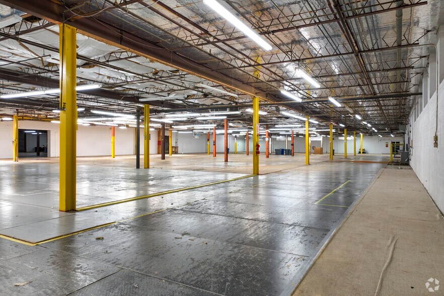 More Photos Of 100 E Newberry Ave, Liberty Manufacturing For Lease