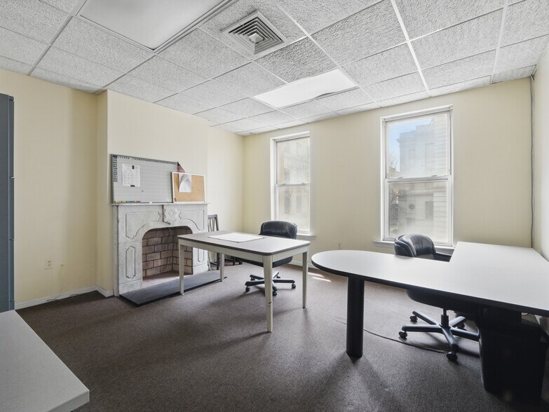 More Photos Of 16 Green St, Newark Office For Lease