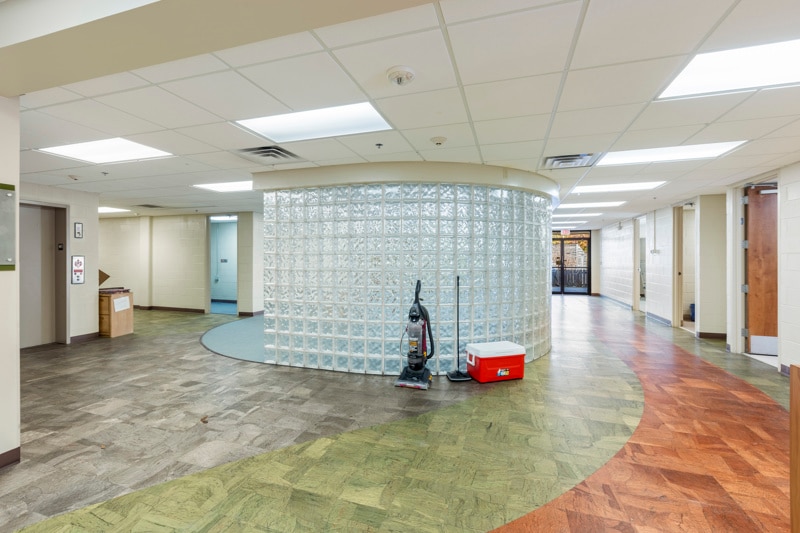 More Photos Of 702 E Grand Ave, Ponca City Office For Sale