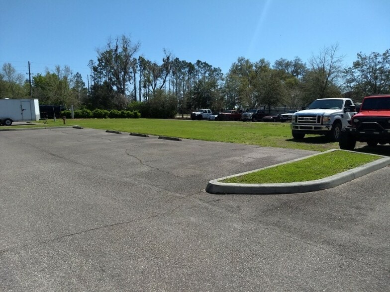 More Photos Of 7064 Sampey Rd, Groveland Light Manufacturing For Lease