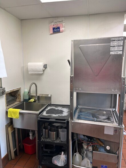 More Photos Of 6336 111th St, Chicago Ridge Freestanding For Lease