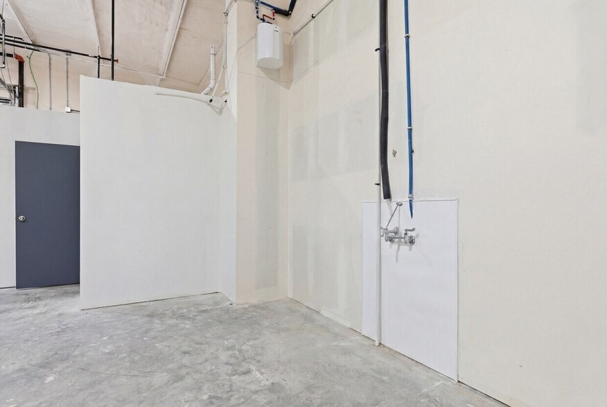 More Photos Of 5275 Adams St, Denver Warehouse For Lease