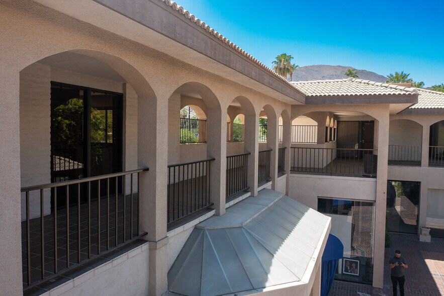 More Photos Of 73111 El Paseo Dr, Palm Desert Storefront Retail Office For Lease