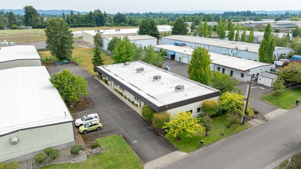 More Photos Of 3200 NE Rivergate St, Mcminnville Service For Sale