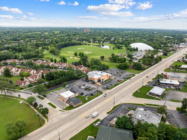 More Photos Of 980 W Lake St, Addison Restaurant For Sale