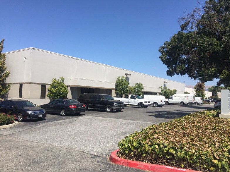 More Photos Of 51-55 Bonaventura Dr, San Jose Warehouse For Lease