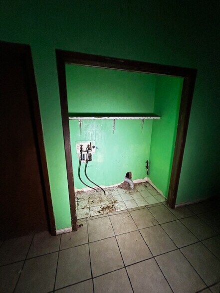 More Photos Of 2770 N Douglass St, Malden Storefront Retail Office For Sale