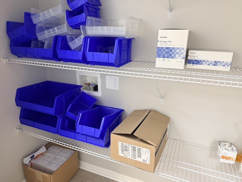 More Photos Of 3447 Pine Ridge Rd, Naples Medical For Lease