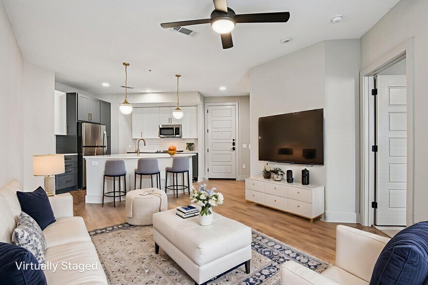 More Photos Of 101-111 W Davis St, Dallas Apartments For Lease