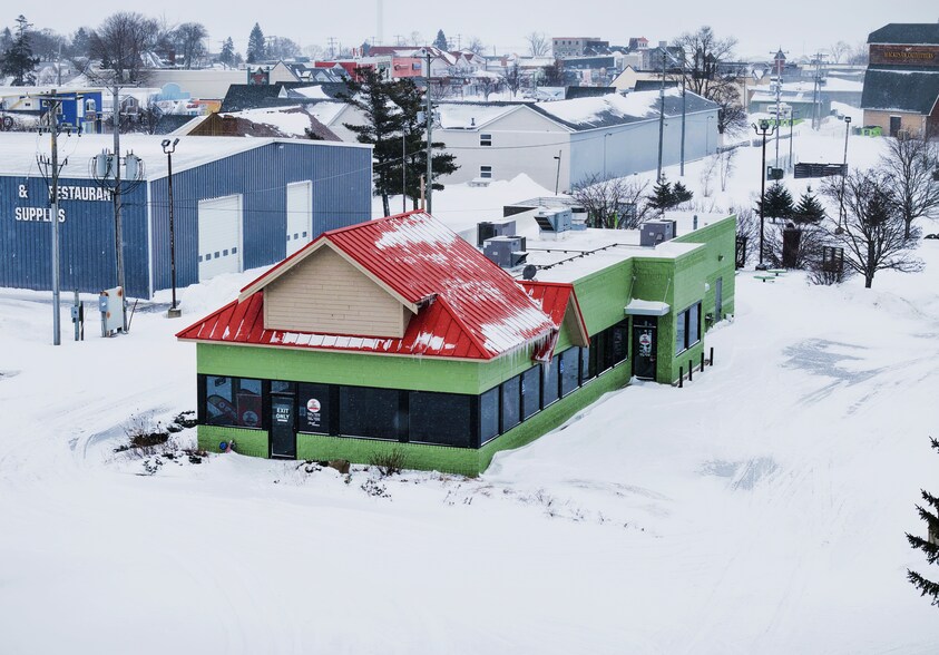 More Photos Of 103 S Nicolet St, Mackinaw City Fast Food For Lease