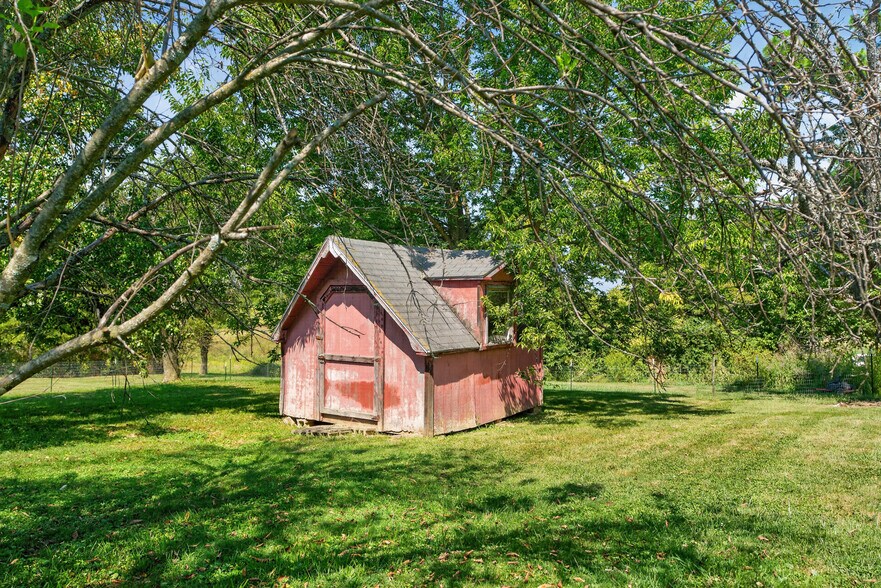 More Photos Of 43 Highway 433, Mackville Flex For Sale