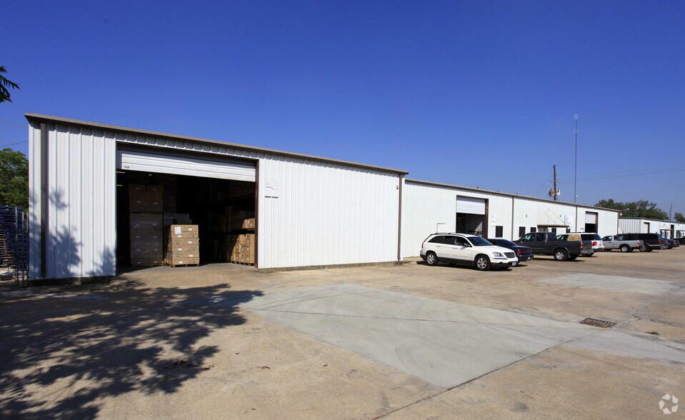 More Photos Of 9879 Tanner Rd, Houston Warehouse For Lease