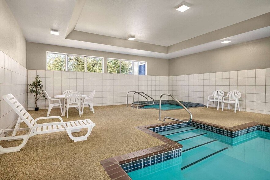 More Photos Of 424 20th St S, New Ulm Hotel For Sale