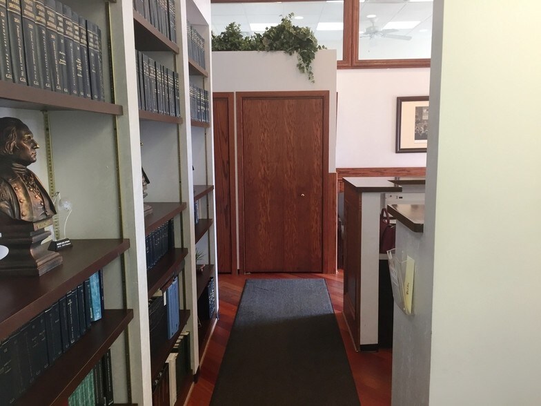 More Photos Of 501 W Colfax St, Palatine Medical For Lease