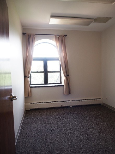 More Photos Of 329-331 S York Rd, Bensenville Daycare Center For Lease