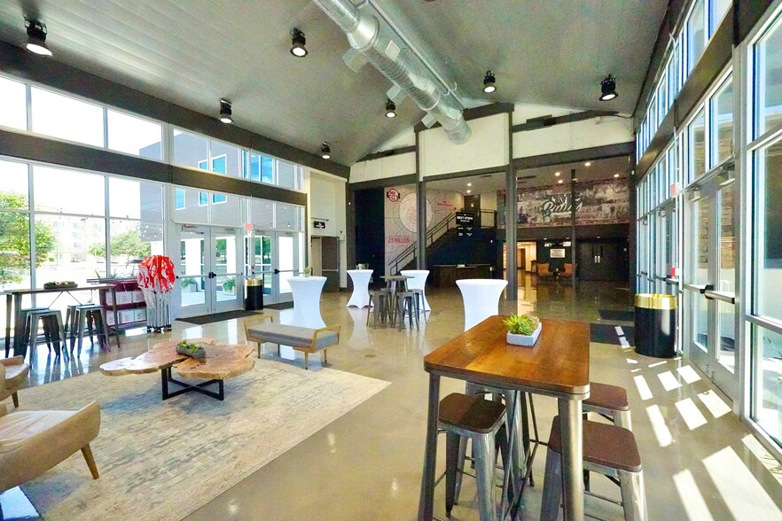 More Photos Of 1278 N Loop 1604 E, San Antonio Loft Creative Space For Lease