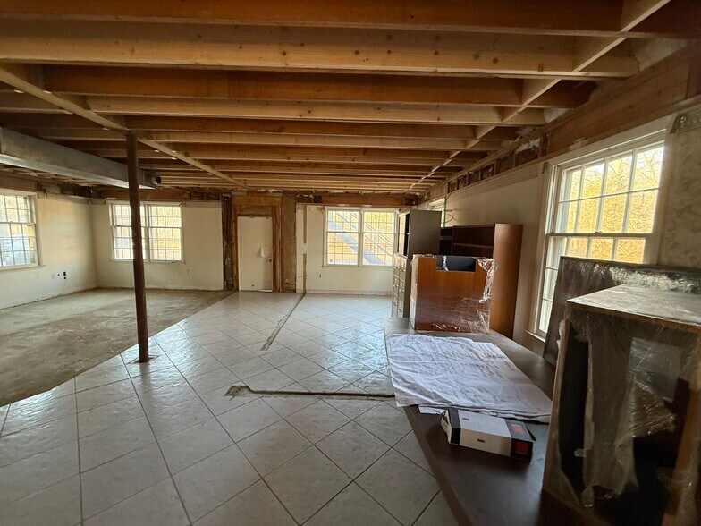 More Photos Of 510 S Burnt Mill Rd, Voorhees Office For Lease