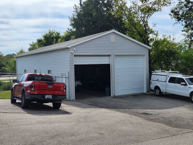 More Photos Of 5124 Warren Rd, Imperial Office For Sale