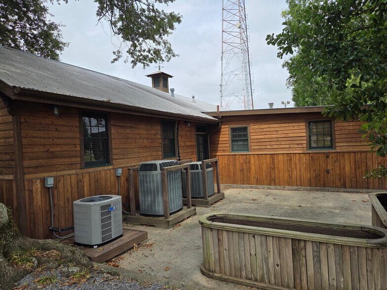 More Photos Of 815-817 Rosedale Dr, New Orleans Office For Sale