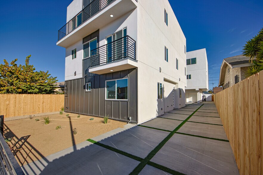 More Photos Of 2404 S Cochran Ave, Los Angeles Apartments For Sale