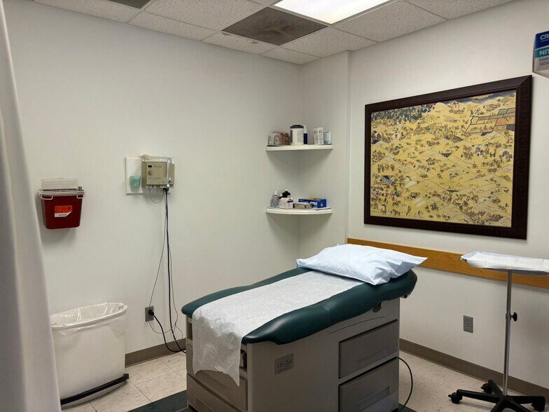 More Photos Of 1547 Columbia Tpke, Castleton Medical For Sale