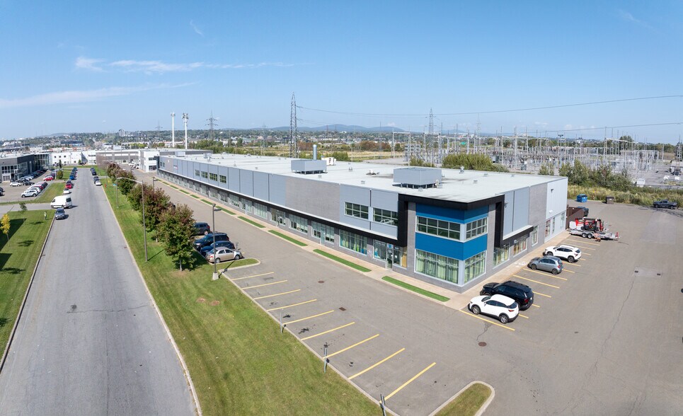 More Photos Of 155 Rue Fortin, Québec Distribution For Lease