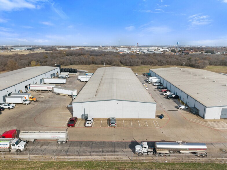 More Photos Of 812-814 Blue Mound Rd, Saginaw Warehouse For Lease