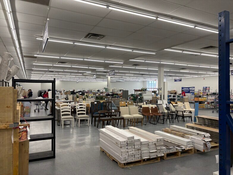 More Photos Of 1725 Dundalk Ave, Baltimore Convenience Store For Sale