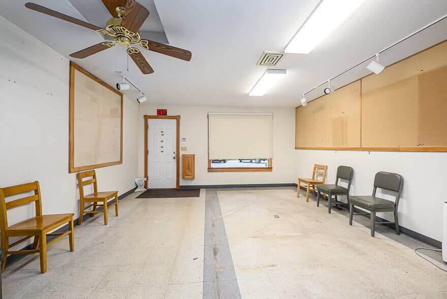 More Photos Of 306 Main St, Linwood Flex For Sale