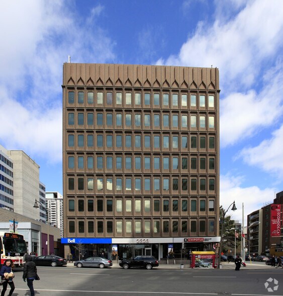 More Photos Of 2323 Yonge St, Toronto Office For Lease